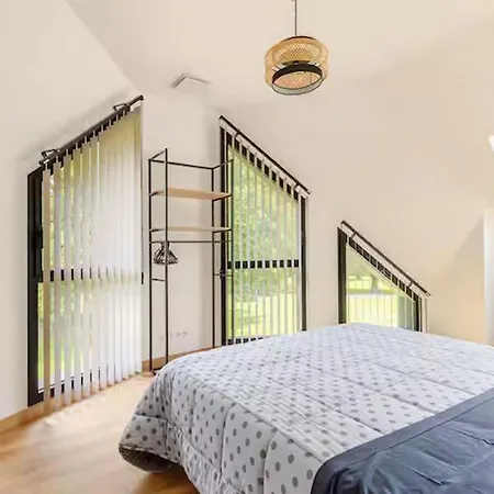 Hébergement de vacances Maison D'architecte Avec Piscine Chauffée Et Parc Sécurisé - Fr-1-410-487 Soulitre