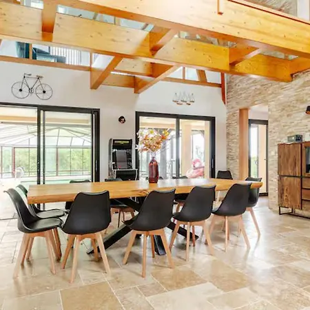 Maison D'architecte Avec Piscine Chauffée Et Parc Sécurisé - Fr-1-410-487 *