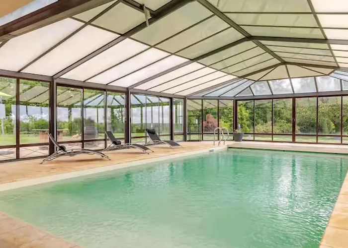 Maison D'architecte Avec Piscine Chauffée Et Parc Sécurisé - Fr-1-410-487