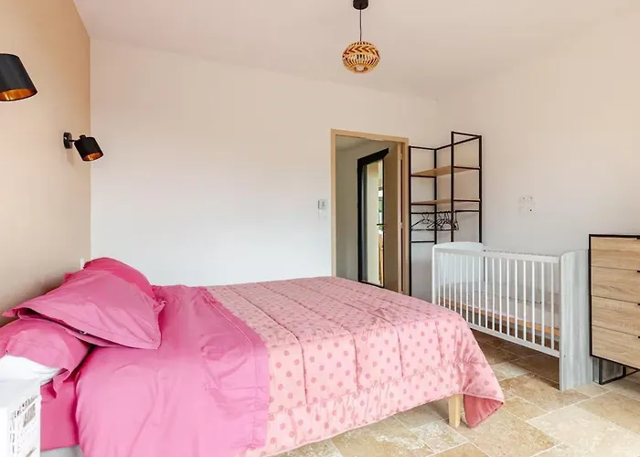 Hébergement de vacances Maison D'architecte Avec Piscine Chauffée Et Parc Sécurisé - Fr-1-410-487 *