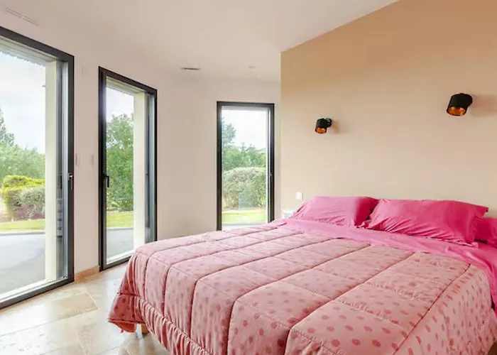 Maison D'architecte Avec Piscine Chauffée Et Parc Sécurisé - Fr-1-410-487 * Soulitre