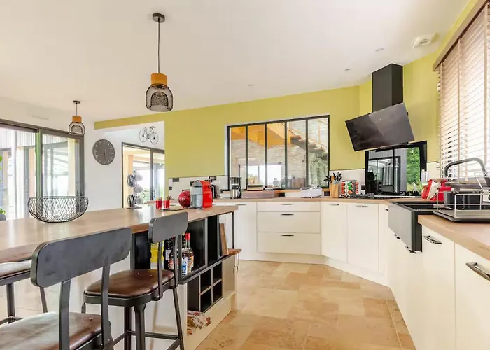 Hébergement de vacances Maison D'architecte Avec Piscine Chauffée Et Parc Sécurisé - Fr-1-410-487 *